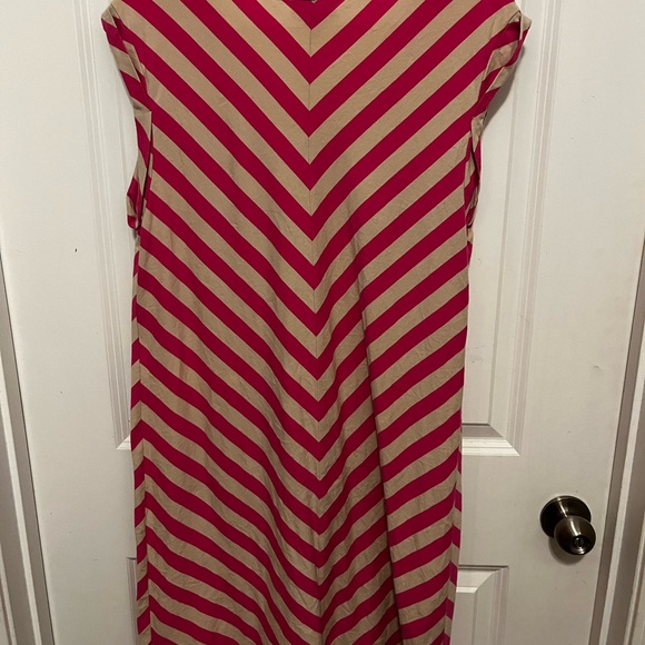 Loft dress in Pink Gently used- Pink- Large - Picture 7 of 10